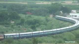 preview picture of video 'Howrah Duronto & Tirupati Exp Making U turn'