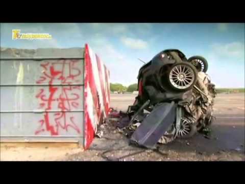 Ford Focus mit 200kmh/h vor die Wand - Mega Crash