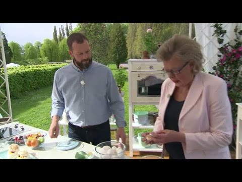 Johan Sörberg och Birgitta Rasmusson tipsar om hur du lyckas med marängen - Hela Sverige Bakar (TV4)