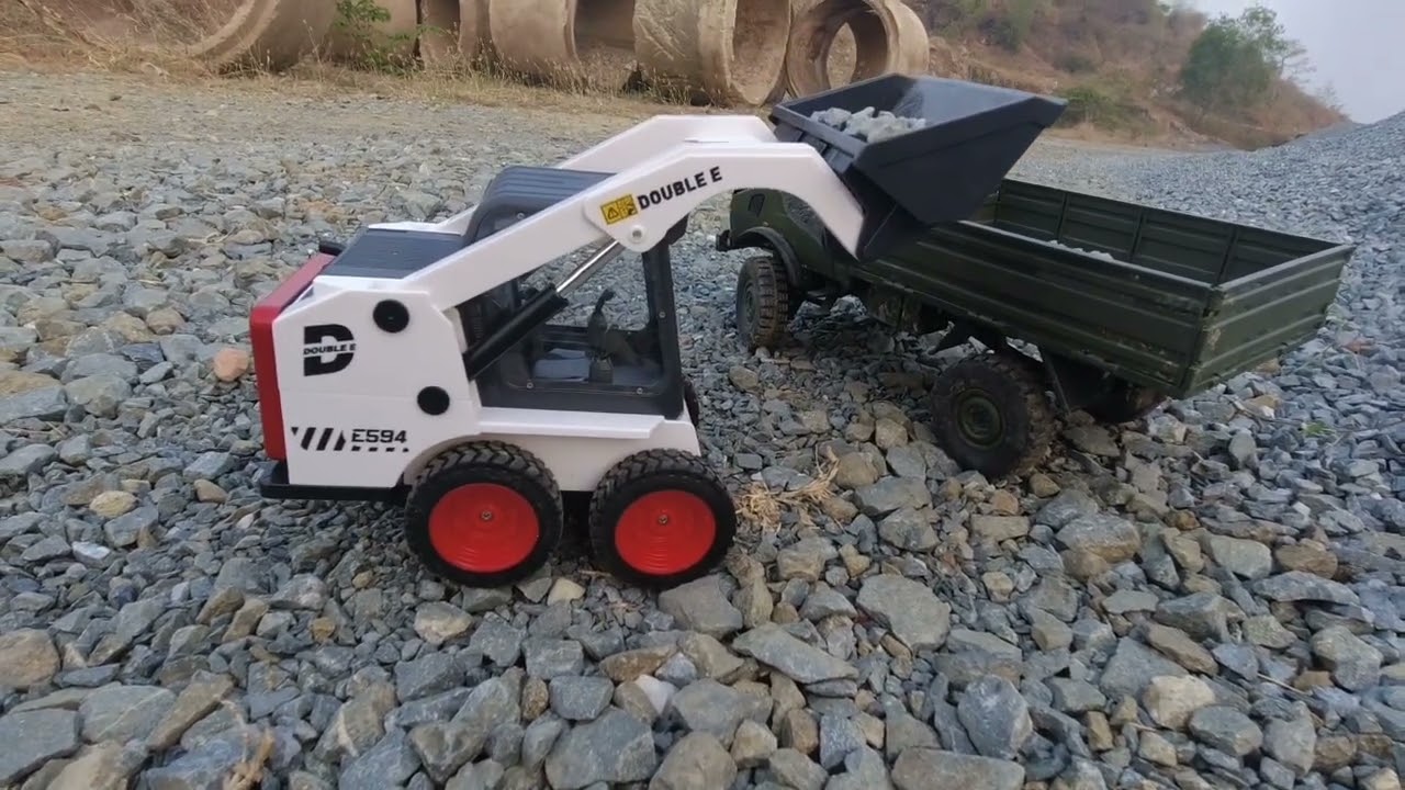 RC nakladač Bobcat 1:14, biely