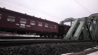preview picture of video 'Museum train crosses Vanajavesi at Hämeenlinna [4K]'