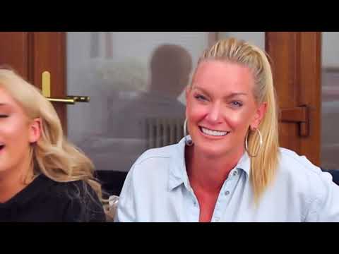 Saffron Barker! MUM VS DAD $25 THRIFT STORE  charity shop  OUTFIT CHALLENGE!! 😱😬