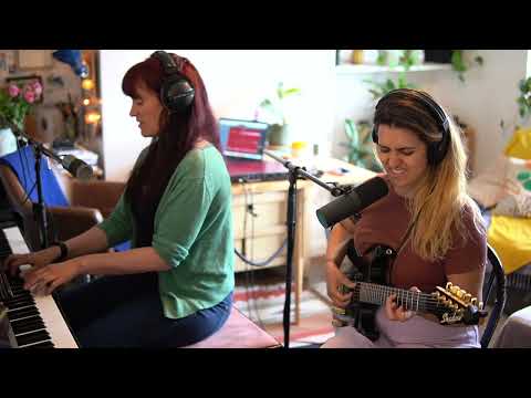 Inês Loubet & Fini Bearman - "La Loba" (F. Bearman)