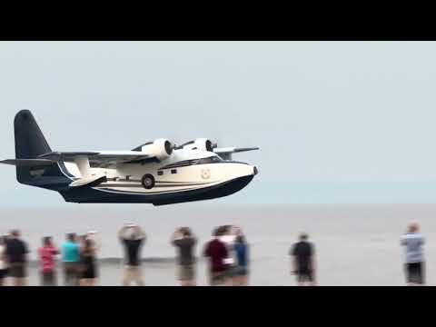 Grumman Albatros takes off from Lake Winnebago at AirVenture '23.
