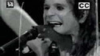 [問卦] Ozzy奧斯朋是吃蝙蝠的先驅嗎?