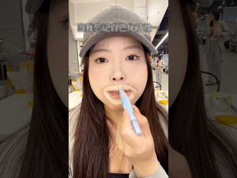 The girl does amazing makeup 💄#shortvideo