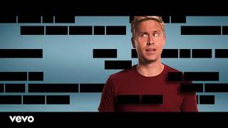 Russell Howard&#39;s Hour Theme Tune FULL SONG [Kasabian - Ill Ray (The King)]