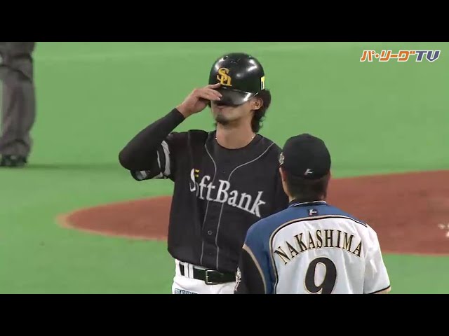 どうしてあそこまで打ち上げられる!? ホークス・柳田 2度の「天井越え」ヒット