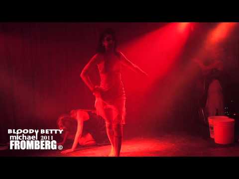 Bloody Betty Famous Monsters Werewolf - Michael Fromberg