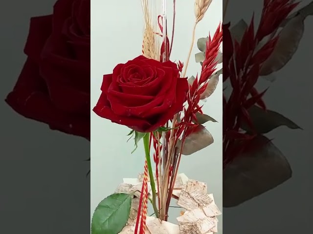 Vídeo relacionado con SIMBOLIKS Anillo Flor Rosa de Sant Jordi Ajustable, Diada de Catalunya, Dia dels Enamorats, Anillo de flores, Regalo para la madre, regalo Mujer, Regalo Rosas, Dia del Llibre