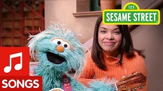 Sesame Street: Rosita and Gabi Sing "Tu Me Gustas" Song