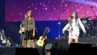 Loredana Berte' e Elodie Stiamo come stiamo - Amiche in Arena 19/09/2016