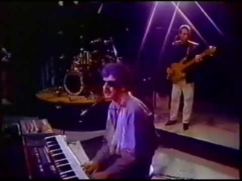 Charly Garcia - No soy un extraño (Badia & Cia 1984)