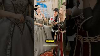 Por que a Rainha escondia DUAS criadas debaixo do vestido? #curiosidades #fatoscuriosos