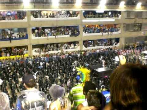 Bateria Mangueira Carnaval 2011 - PARADONA