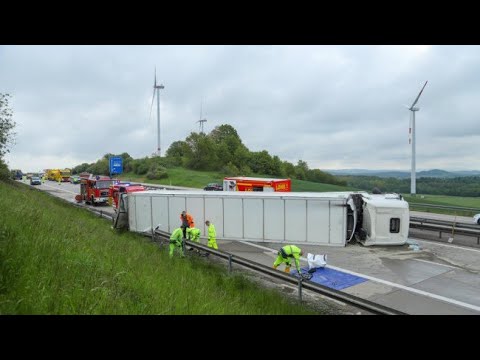 Umgekippter Lkw blockiert A 72