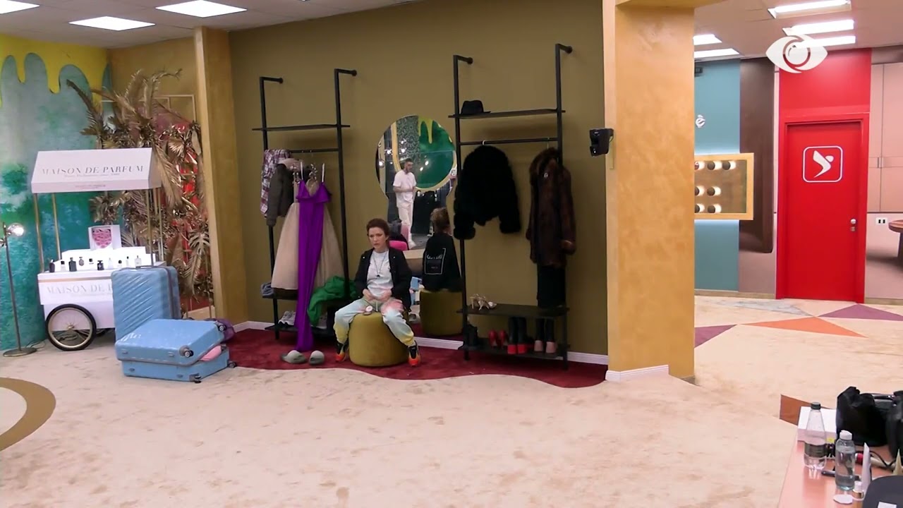 Julit i mungojnë cigaret/Egla: Vjedhje, merrja rrobat dhe hidhja…