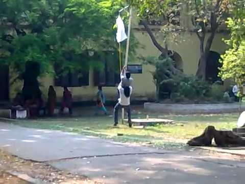 Oru Mexican Aparatha original video-  breaking SFI flag tower @ Maharajas College ,Ernakulam