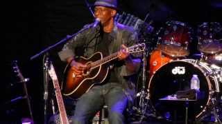 Hand It Over - Keb Mo - Pacific Amphitheatre - Costa Mesa CA - Aug 22 2013
