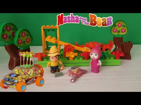Masha Şeker Yapıyor Masha'nın Kardeşi ve Peter Parkta Şeker Dağıtıyor Masha And Bear