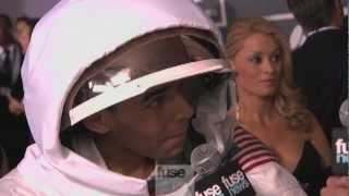 Al Walser Wears Space Suit to Grammy Awards 2013