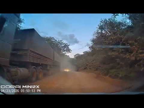 NÃO É A TRANSAMAZONICA é a BR 135 São Desidério a Correntina, Bahia. Veja a situação.