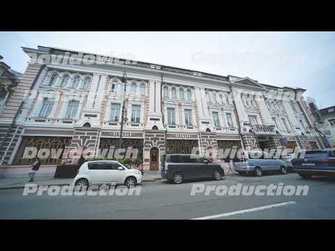 Vladivostok, Rússia - 9 de agosto de 2021: Sala de jantar pública Não chore na rua Svetlanskaya, casa 10