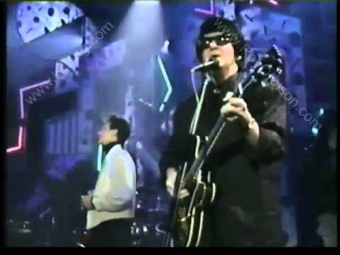 ROY ORBISON "Crying" w/ K.D. LANG - 1988 Top of the Pops