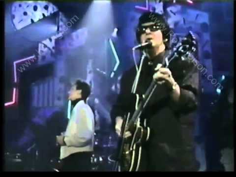 Thumbnail for ROY ORBISON "Crying" w/ K.D. LANG - 1988 Top of the Pops by K.d. lang