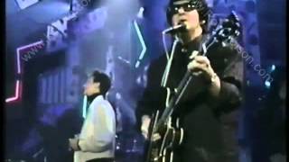 ROY ORBISON &quot;Crying&quot; w/ K.D. LANG - 1988 Top of the Pops