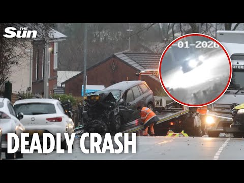 Shocking moment head-on crash kills three teens and taxi driver in Bolton