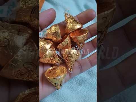 *HERSHEY'S Kisses* l almond chocolate l Unboxing! 💋😘 #shorts #youtubeshorts #trending #yt  #opening