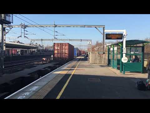 86627 and 86609 4L89 Coatbridge to Felixstowe 15/02/19