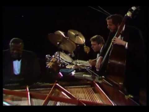 Oscar Peterson Trio - The Berlin Concert - Salute to Bach