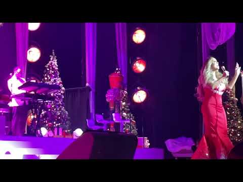 Mariah Carey - Christmas Time Is In The Air Again (Live In a Toronto)
