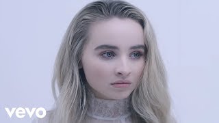 Kadr z teledysku Alien tekst piosenki Sabrina Carpenter, Jonas Blue