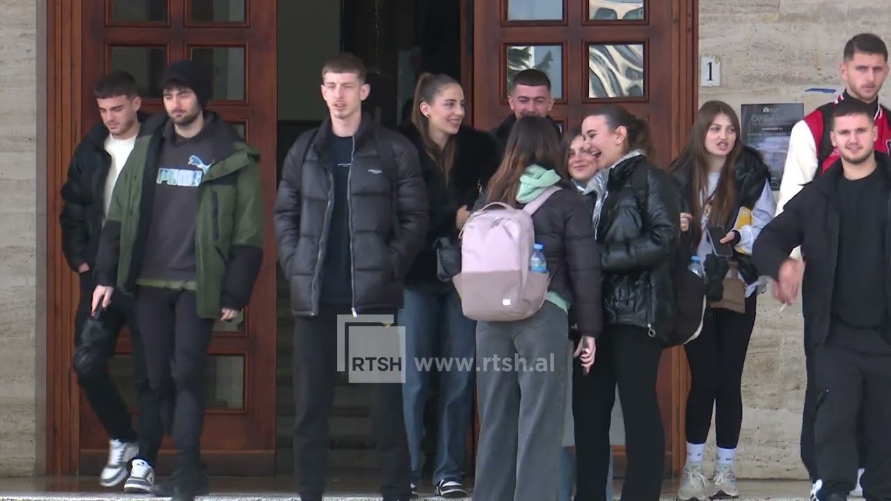 “Vajzat me rezultate më të larta se djemtë”, raporti i QSHA: 8.6% e studentëve ekselentë