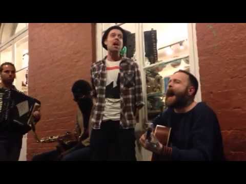 Napalmhjärta feat. Några sköna luffare - Herrelös Kampsång