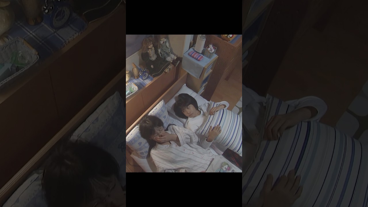 彼女は確かに**なかなか**可愛い。