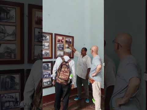 Ecuatoriano Patiño en el Tour Patria y Revolución con Visitas Guiadas Patrimoniales León Nicaragua.