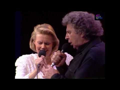Arja Saijonmaa & Μίκης Θεοδωράκης - Våren Önskar / Όταν μιαν άνοιξη (live, 1992)
