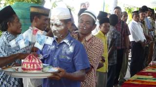 preview picture of video 'First Haircut-ceremony at Leilei island'