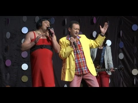 Magia, música y mucho humor de las Bodas de Plata 2015 en el Café Teatro de Parkinson