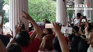 ADDIE MS MEMIMPIN LAGU RAYUAN PULAU KELAPA DI BALAI KOTA JAKARTA