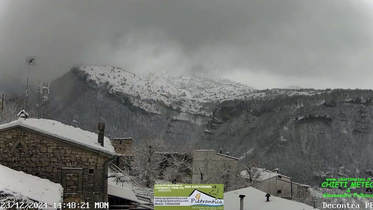 Live webcam view of Decontra Panorama over Majella