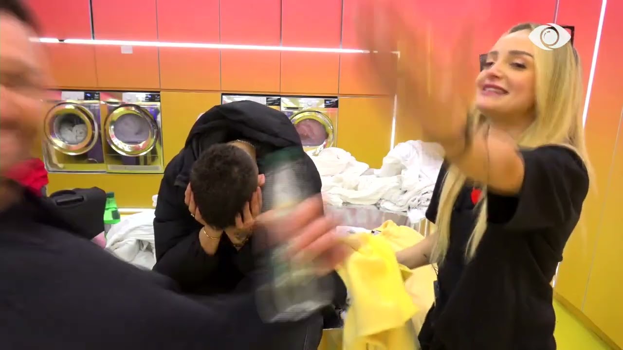 ⁠Selin dhe Gimbo perqafohen pas debatit me Rogertin