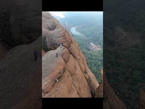 The beautiful mountaintop scenery purifies the soul journey, only brave people have courage