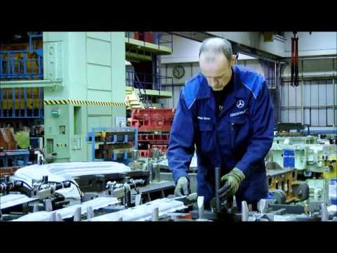 Anwendungsbsp. SafeGuiding - Handhabung Bau Pressentoolings (Daimler)