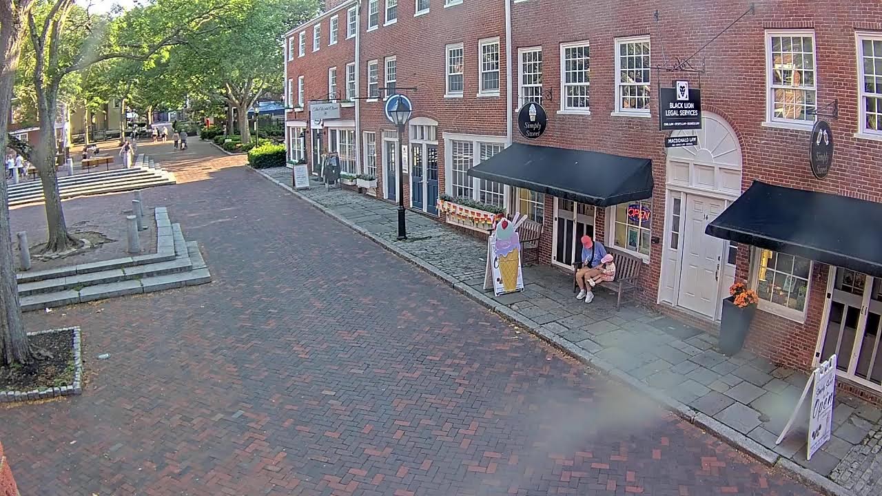 Live webcam view of Inn Street South Pedestrian Mall