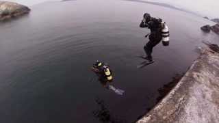 preview picture of video 'UCCSAC Divers enter the water at Toor Pier, West Cork (Slo-mo)'